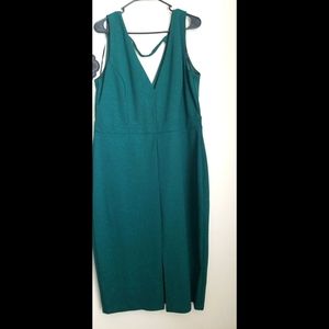 🆕️ LISTING!! BNWT GREEN V NECK COCKTAIL MIDI DRESS